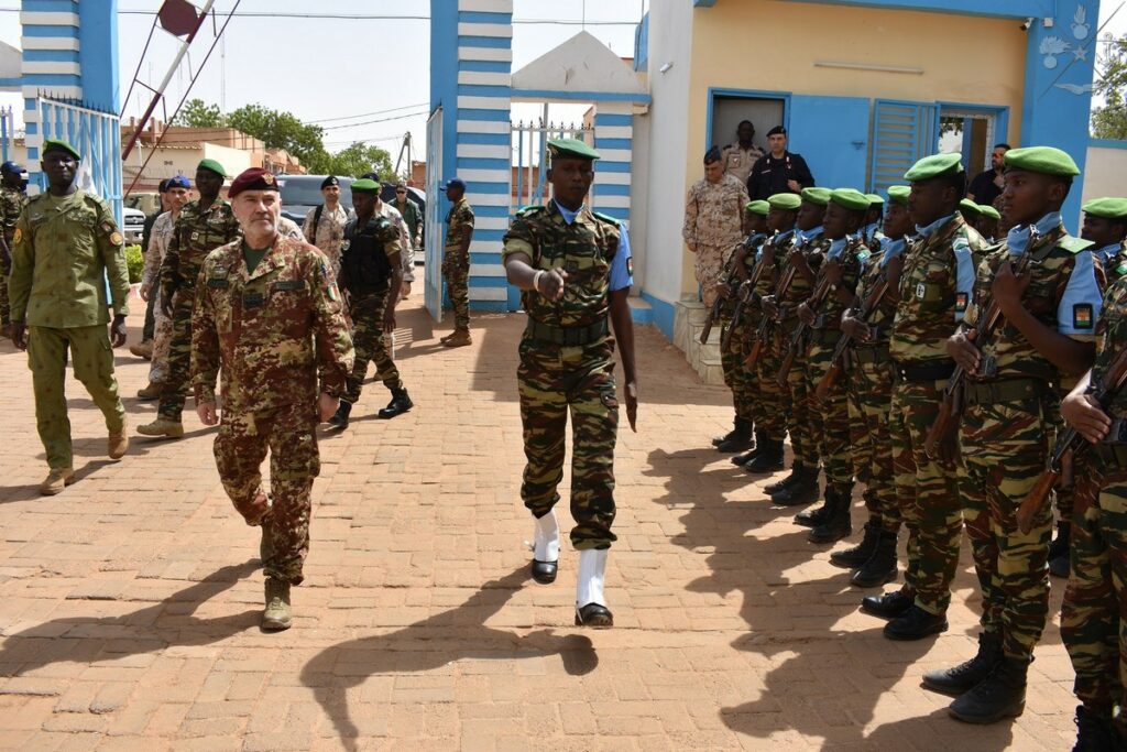 Visita Istituzionale del Generale Giovanni Maria Iannucci in Niger - difesanews.com Visita Istituzionale del Generale Giovanni Maria Iannucci in Niger - difesanews.com