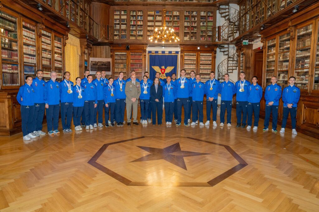 Caporale Sara Curtis: La Nuotatrice dell'Esercito - DIFESANEWS.COM - Notizie difesa, sicurezza e geopolitica Caporale Sara Curtis: La Nuotatrice dell'Esercito - difesanews.com