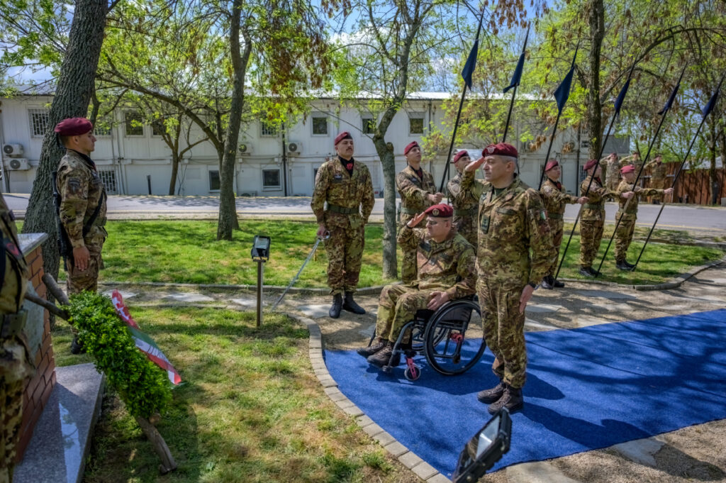 Gianfranco Paglia dai nostri Paracadutisti in Kosovo - DIFESANEWS.COM - Notizie difesa, sicurezza e geopolitica Gianfranco Paglia dai nostri Paracadutisti in Kosovo - difesanews.com