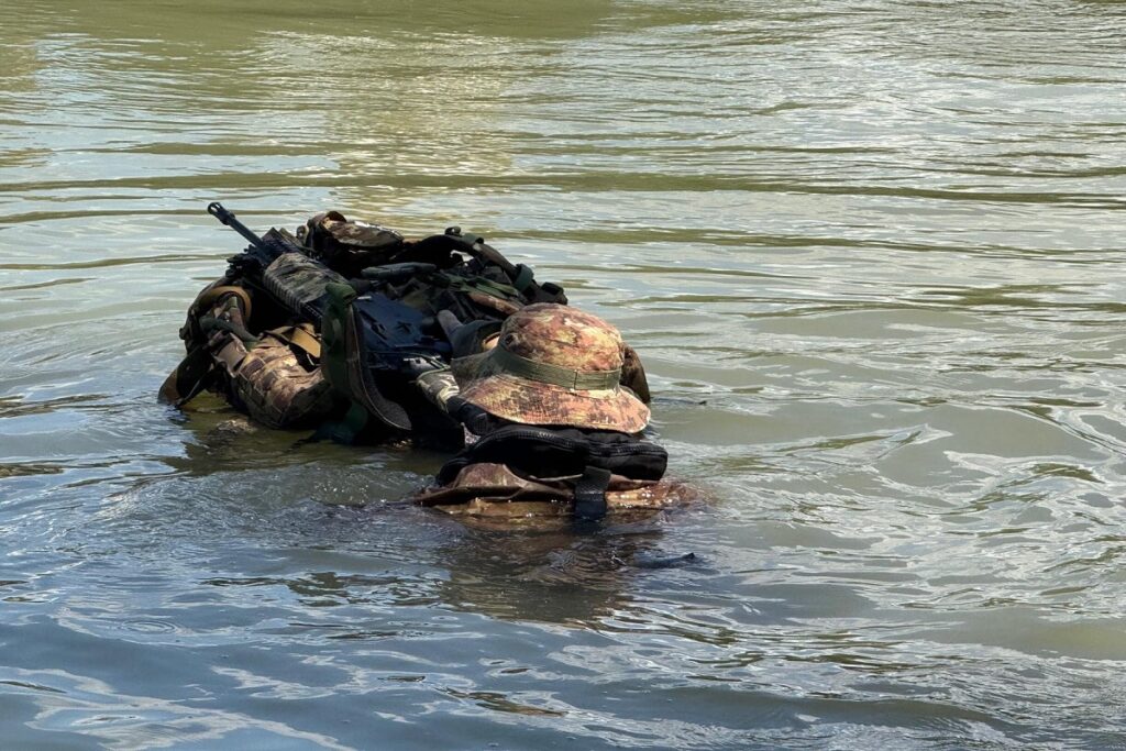 Forza, Resilienza e Comando: 111 Allievi Marescialli del XXVI Corso Conquistano la Qualifica di Pattugliatore Scelto - difesanews.com Forza, Resilienza e Comando: 111 Allievi Marescialli del XXVI Corso Conquistano la Qualifica di Pattugliatore - difesanews.com