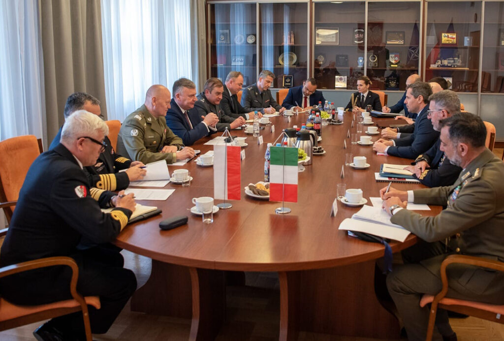 Italia e Polonia: L'Alleanza Strategica per una Difesa Europea Più Forte - difesanews.com Italia e Polonia: L'Alleanza Strategica per una Difesa Europea Più Forte - difesanews.com