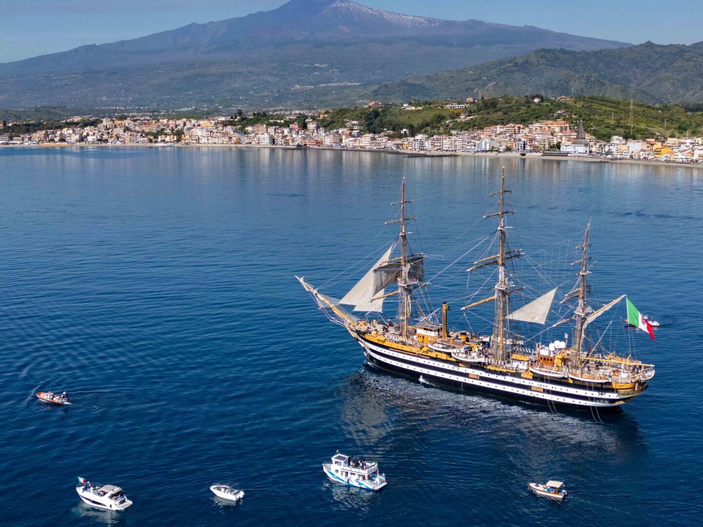 A Bordo dell'Americo Vespucci: Il Tour Mediterraneo - difesanews.com A Bordo dell'Amerigo Vespucci: Il Tour Mediterraneo - difesanews.com