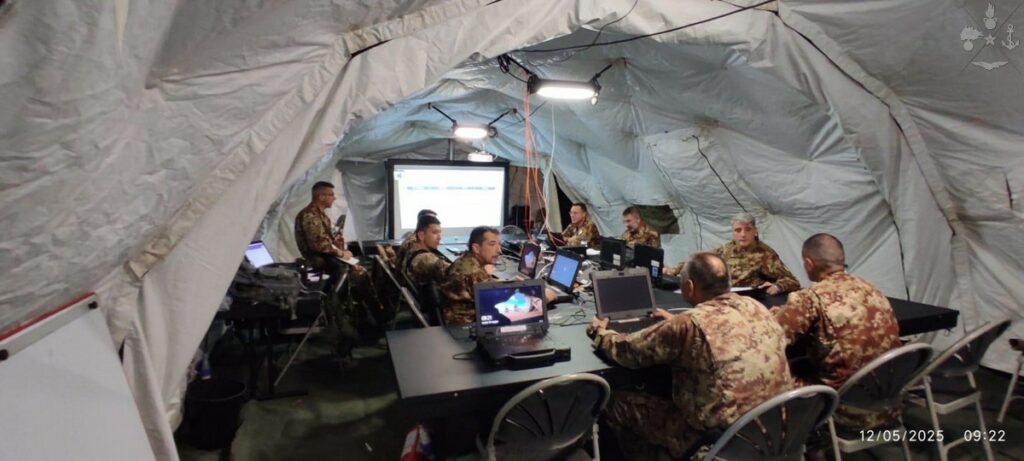 Lampo-25: il Generale Paracadutista Cardea esercita il Italian Joint Force Headquarters (JFHQ) - difesanews.com Lampo-25: il Generale Paracadutista Cardea esercita il Italian Joint Force Headquarters (JFHQ) - difesanews.com