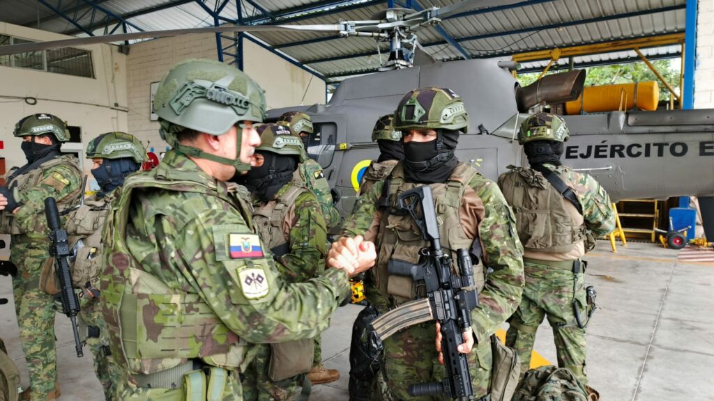 Tensione al confine con la Colombia: imponente operazione delle forze speciali ecuatoriane - brigatafolgore.net