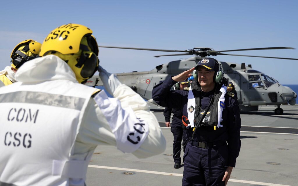 Storico decollo: F-35 B operano per la prima volta da una portaerei britannica - difesanews.com Storico decollo: F-35 operano per la prima volta da una portaerei britannica - difesanews.com