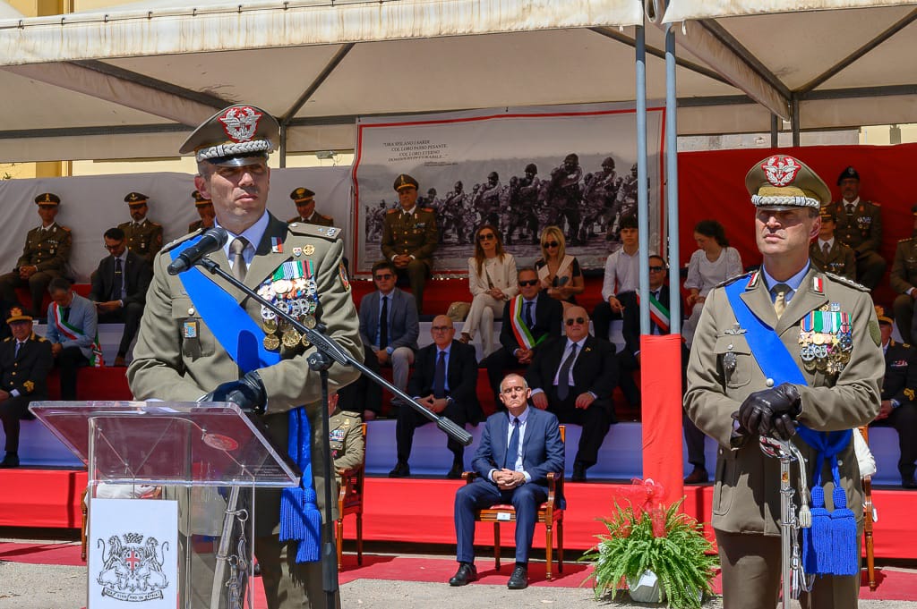 Brigata Sassari: il Generale Paracadutista Stefano Messina cede il comando ad Andrea Fraticelli - difesanews.com Brigata Sassari: il Generale Paracadutista Stefano Messina cede il comando ad Andrea Fraticelli - difesanews.com