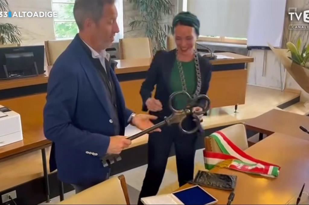 Offendere il Tricolore è offendere la Repubblica: l’Alto Adige e la memoria corta del rispetto - difesanews.com Offendere il Tricolore è offendere la Repubblica: l’Alto Adige e la memoria corta del rispetto - difesanews.com