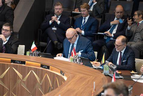 Crosetto: Piano per Riarmo e Rilevanza nella NATO - difesanews.com