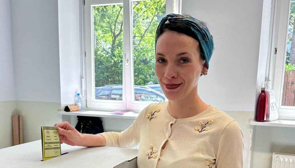 Offendere il Tricolore è offendere la Repubblica: la memoria corta del rispetto - difesanews.com Offendere il Tricolore è offendere la Repubblica: la memoria corta del rispetto - difesanews.com