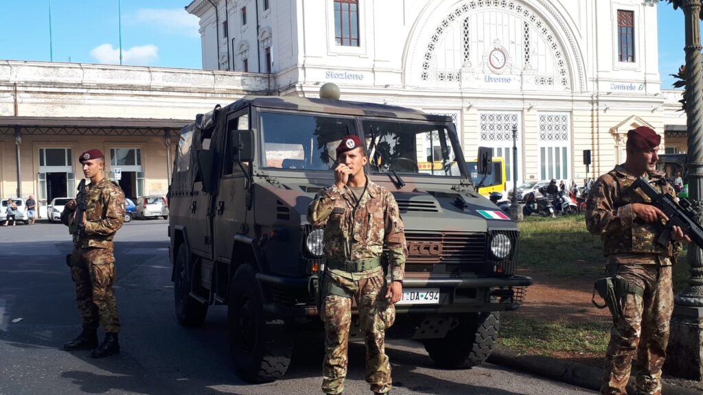 Perché in Italia e Francia ci sono soldati armati per le strade, e in Spagna no? - difesanews.com