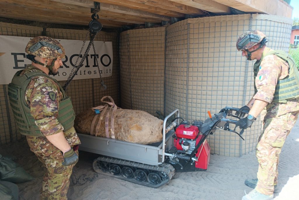 Alta tensione tra Parona e Sommacampagna: la Folgore mette in sicurezza la città - difesanews.com