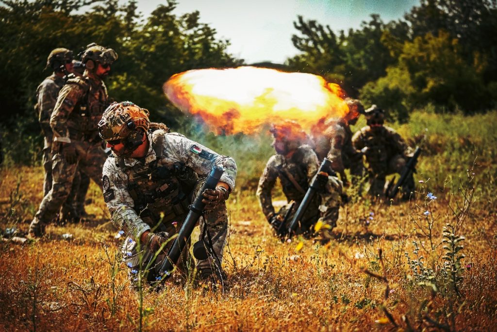 Esercitazione 'Falena II': Il 185° RAO Potenzia le Capacità delle Forze Speciali - difesanews.com Esercitazione 'Falena II': Il 185° RAO Potenzia le Capacità delle Forze Speciali - difesanews.com