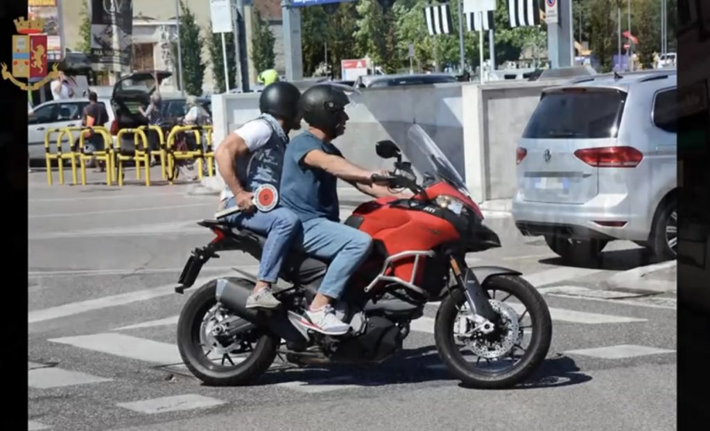 Tragedia a Brindisi: Ucciso il Brigadiere Carlo Legrottaglie Durante un Inseguimento - difesanews.com Tragedia a Brindisi: Ucciso il Brigadiere Carlo Legrottaglie Durante un Inseguimento - difesanews.com