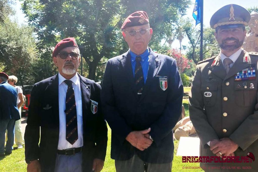 Alghero rende onore ai Leoni della Folgore: inaugurato il monumento ai caduti di El Alamein - difesanews.com Alghero rende onore ai Leoni della Folgore: inaugurato il monumento ai caduti di El Alamein - difesanews.com