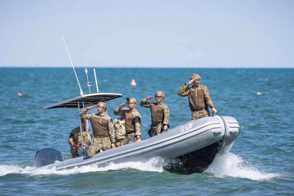 Incursori ed elicotteri in azione: l’Esercito conquista Jesolo tra manovre e applausi - difesanews.com Incursori ed elicotteri in azione: l’Esercito conquista Jesolo tra manovre e applausi - difesanews.com